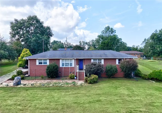 Photo 1 of Single family home for sale at 121 Wilson Rd, Anderson, SC 29625 | MLS# 20304909 | Listing updated on 2026-09-13