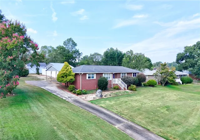 Photo 3 of Single family home for sale at 121 Wilson Rd, Anderson, SC 29625 | MLS# 20304909 | Listing updated on 2026-09-13