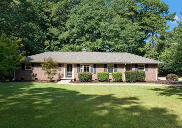 Photo 2 of Single family home for sale at 900 Cricket Ln, Anderson, SC 29621 | MLS# 20305738 | Listing updated on 2026-09-02