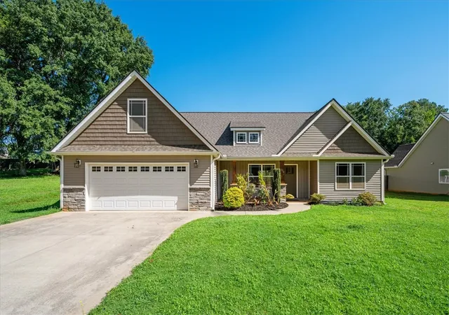 Photo 1 of Single family home for sale at 176 Coleman Rd, Wellford, SC 29385 | MLS# 20305775 | Listing updated on 2026-09-03