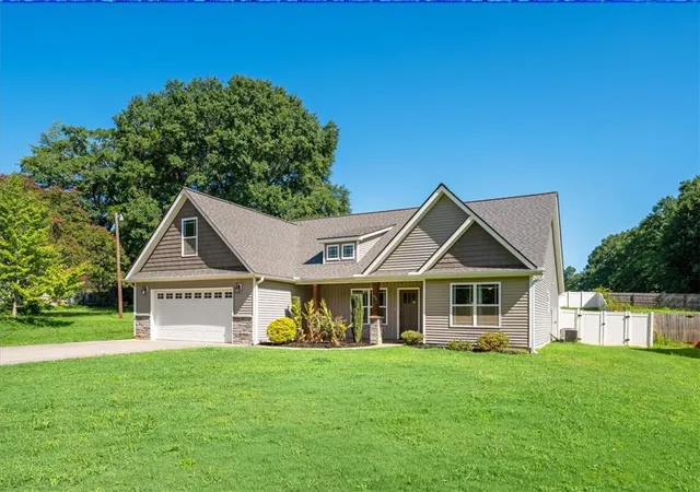 Photo 2 of Single family home for sale at 176 Coleman Rd, Wellford, SC 29385 | MLS# 20305775 | Listing updated on 2026-09-03
