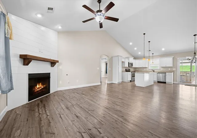 Photo 4 of Single family home for sale at 176 Coleman Rd, Wellford, SC 29385 | MLS# 20305775 | Listing updated on 2026-09-03