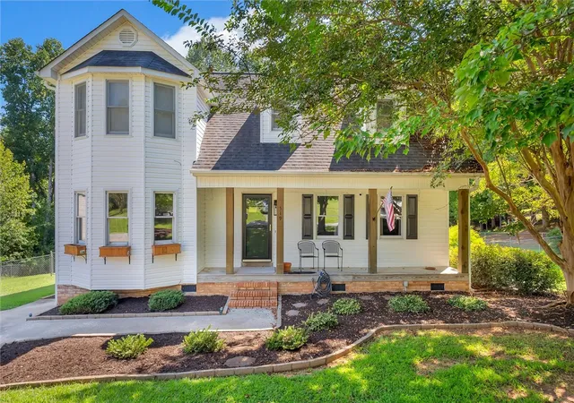 Photo 1 of Sale Pending at 519 Hillandale Rd, Liberty, SC 29657 | MLS# 20305779 | Listing updated on 2026-09-07