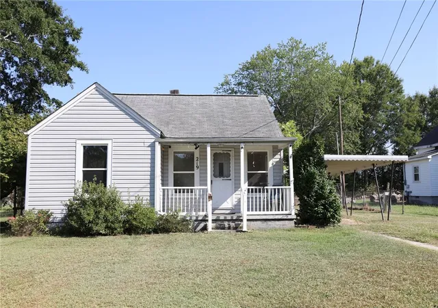 Photo 3 of Single family home for sale at 219 Dickson St, Westminster, SC 29693 | MLS# 20305796 | Listing updated on 2026-09-11