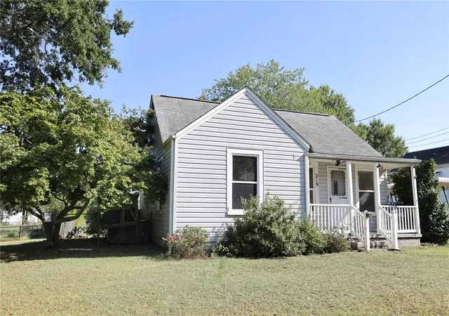 Photo 3 of Single family home for sale at 219 Dickson St, Westminster, SC 29693 | MLS# 20305796 | Listing updated on 2026-09-11