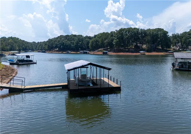 Photo 2 of Single family home for sale at 427 Lakewood Dr, Townville, SC 29689 | MLS# 20305715 | Listing updated on 2026-09-17
