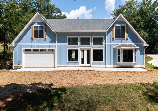 Photo 4 of Single family home for sale at 427 Lakewood Dr, Townville, SC 29689 | MLS# 20305715 | Listing updated on 2026-09-17
