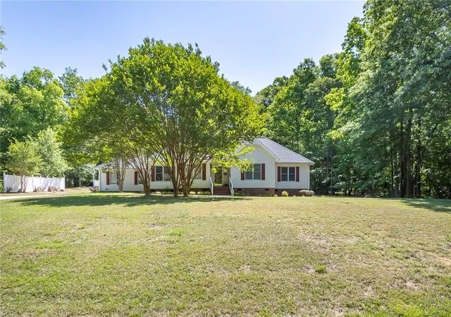 Photo 3 of Single family home for sale at 151 Hannah Cir, Anderson, SC 29621 | MLS# 20305801 | Listing updated on 2026-10-27