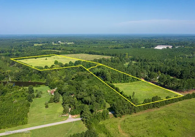 Photo 3 of Sale Pending at 440 Mt Carmel Rd, Abbeville, SC 29620 | MLS# 20305805 | Listing updated on 2026-09-03