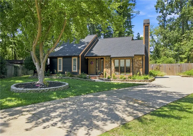 Photo 1 of Single family home for sale at 402 Mccrary Ct, Simpsonville, SC 29681 | MLS# 20305573 | Listing updated on 2026-09-05