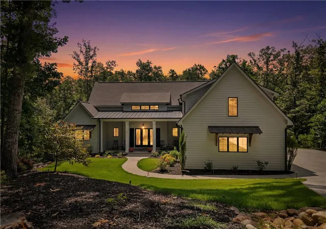 Photo 2 of Single family home for sale at 511 Oakdale Ln, Seneca, SC 29672 | MLS# 20305814 | Listing updated on 2026-09-18