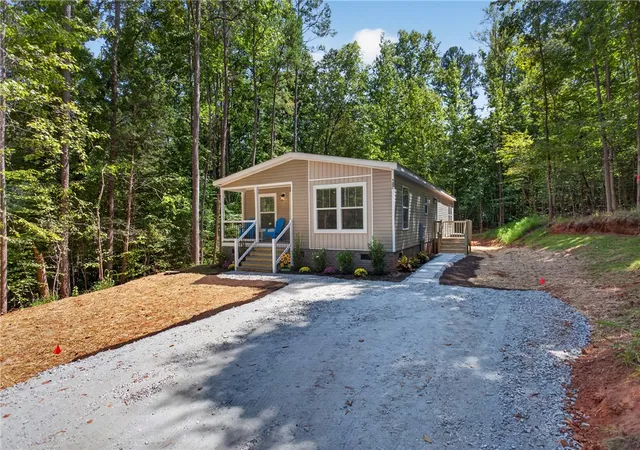 Photo 1 of Manufactured home for sale at 107 Marietta Dr, Westminster, SC 29693 | MLS# 20305817 | Listing updated on 2026-09-26