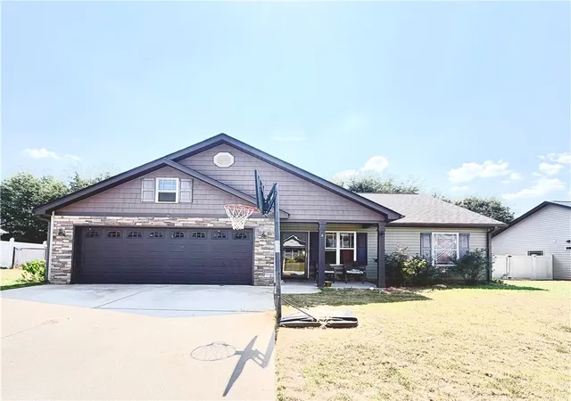 Photo 1 of Single family home for sale at 8 Robin Dr, Anderson, SC 29626 | MLS# 20305833 | Listing updated on 2026-09-12