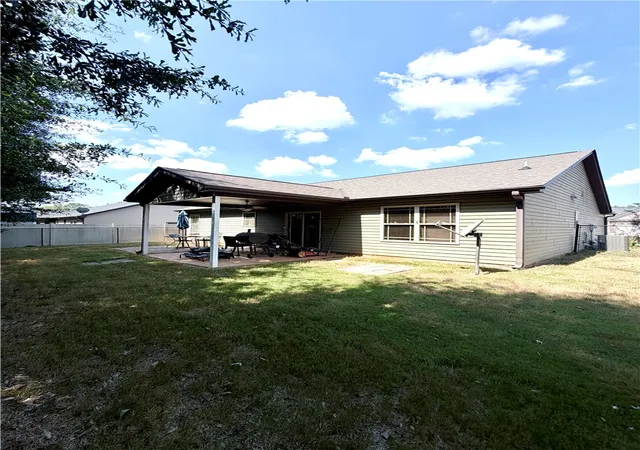 Photo 3 of Single family home for sale at 8 Robin Dr, Anderson, SC 29626 | MLS# 20305833 | Listing updated on 2026-09-12