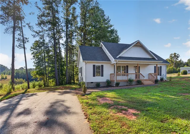 Photo 3 of Single family home for sale at 1112 Trotter Rd, Anderson, SC 29626 | MLS# 20305815 | Listing updated on 2026-09-19