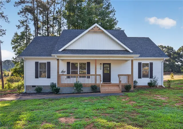 Photo 3 of Single family home for sale at 1112 Trotter Rd, Anderson, SC 29626 | MLS# 20305815 | Listing updated on 2026-09-19