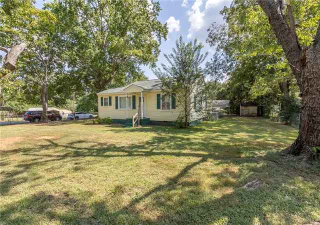 Photo 2 of Single family home for sale at 201 Blue Ridge Cir, Belton, SC 29627 | MLS# 20305829 | Listing updated on 2026-09-04
