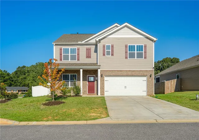 Photo 1 of Single family home for sale at 220 Slateford Cir, Piedmont, SC 29673 | MLS# 20305725 | Listing updated on 2026-09-04