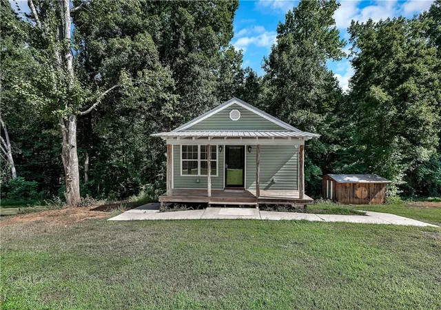 Photo 1 of Single family home for sale at 464 Cedar Tree Dr, Walhalla, SC 29691 | MLS# 20305851 | Listing updated on 2026-09-07