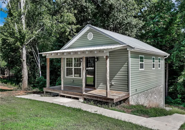 Photo 2 of Single family home for sale at 464 Cedar Tree Dr, Walhalla, SC 29691 | MLS# 20305851 | Listing updated on 2026-09-07