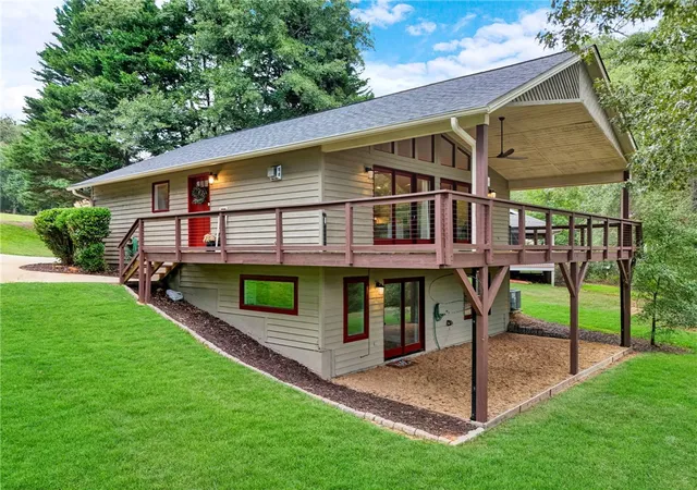 Photo 1 of Single family home for sale at 715 Twilight Ct, Seneca, SC 29672 | MLS# 20305494 | Listing updated on 2026-09-08