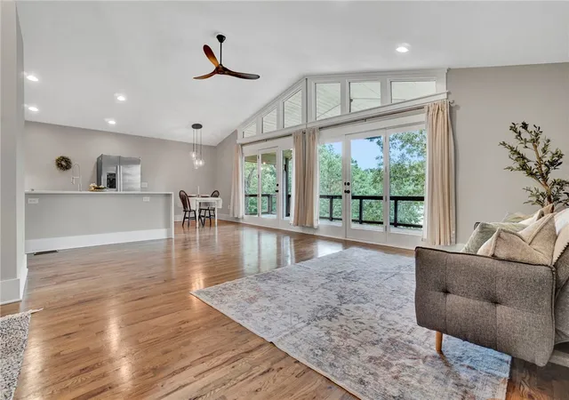 Photo 4 of Single family home for sale at 715 Twilight Ct, Seneca, SC 29672 | MLS# 20305494 | Listing updated on 2026-09-08