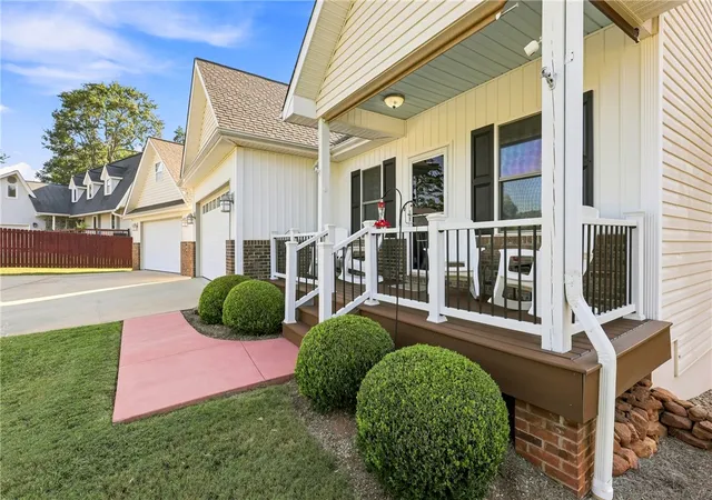 Photo 2 of Single family home for sale at 104 N Windy Point, Townville, SC 29689 | MLS# 20305865 | Listing updated on 2026-09-13