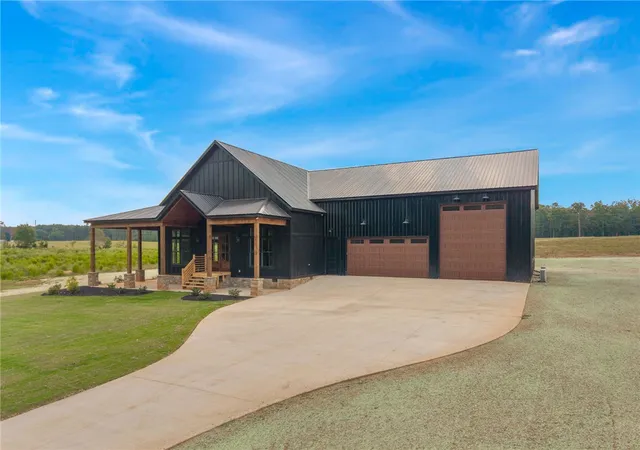 Photo 2 of Single family home for sale at 384 Jim Smith Rd, Pendleton, SC 29670 | MLS# 20305858 | Listing updated on 2026-09-20