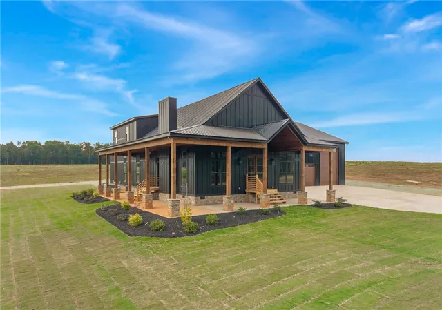 Photo 3 of Single family home for sale at 384 Jim Smith Rd, Pendleton, SC 29670 | MLS# 20305858 | Listing updated on 2026-09-20