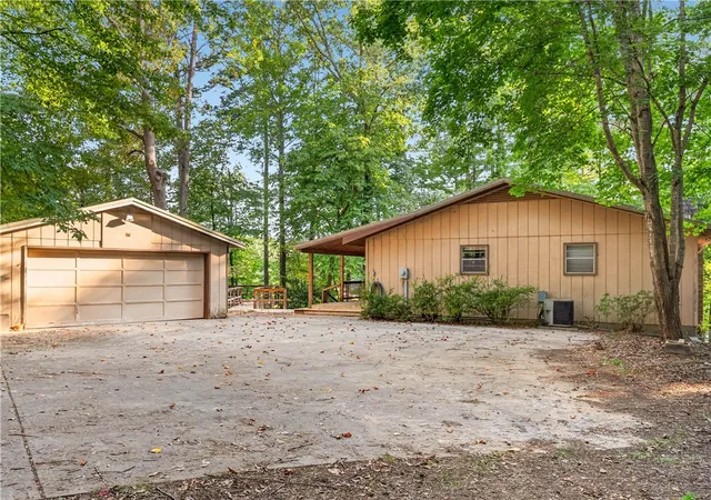 Single family home for sale at 160 Ricks Rd, Fair Play, SC 29643 | MLS# 20305820