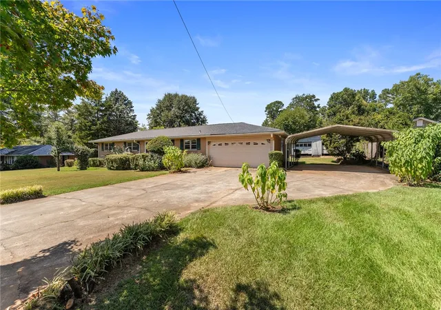 Photo 3 of Single family home for sale at 505 Winfield Dr, Anderson, SC 29624 | MLS# 20305718 | Listing updated on 2026-09-04