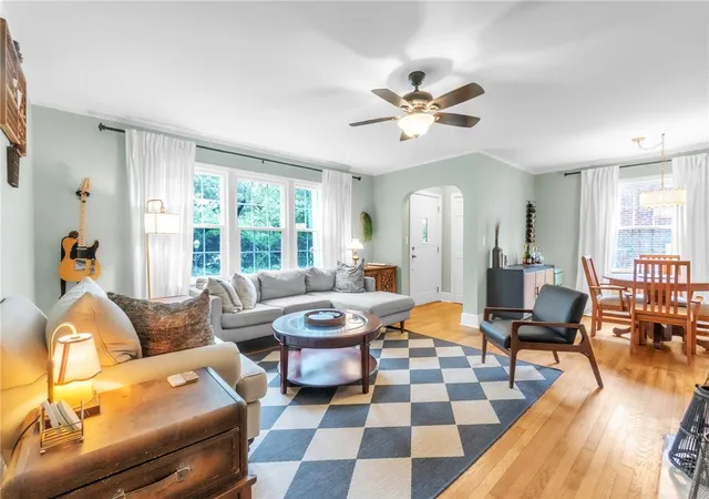 Photo 3 of Single family home for sale at 6 Elletson Dr, Greenville, SC 29607 | MLS# 20305712 | Listing updated on 2026-09-06