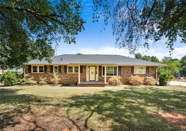 Photo 1 of Sale Pending at 201 Meadowbrook Dr, Anderson, SC 29626 | MLS# 20305872 | Listing updated on 2026-09-11