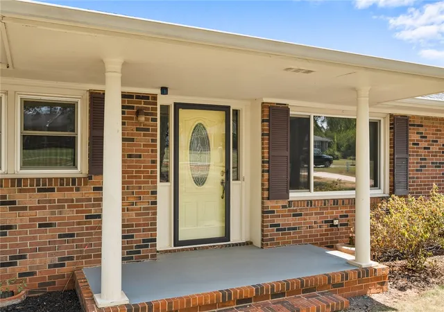 Photo 3 of Sale Pending at 201 Meadowbrook Dr, Anderson, SC 29626 | MLS# 20305872 | Listing updated on 2026-09-11