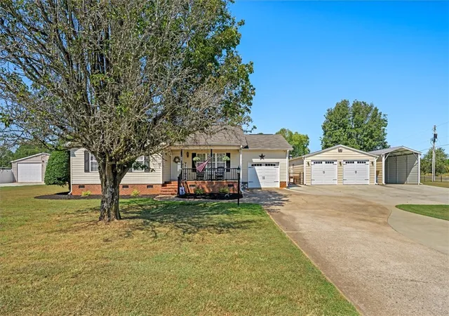 Photo 1 of Single family home for sale at 623 New Hope Rd, Anderson, SC 29626 | MLS# 20305853 | Listing updated on 2026-09-05