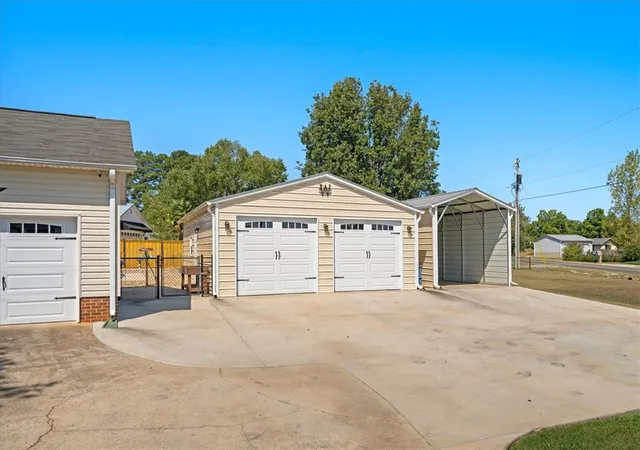 Photo 3 of Single family home for sale at 623 New Hope Rd, Anderson, SC 29626 | MLS# 20305853 | Listing updated on 2026-09-05