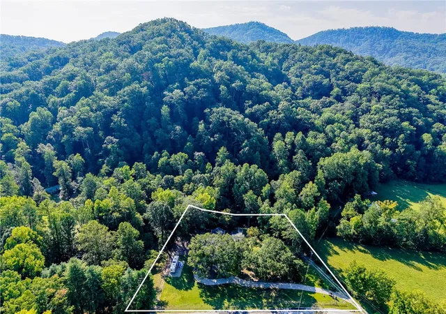 Photo 2 of Single family home for sale at 107 Holcombe Holw Rd, Sunset, SC 29685 | MLS# 20305886 | Listing updated on 2026-09-05