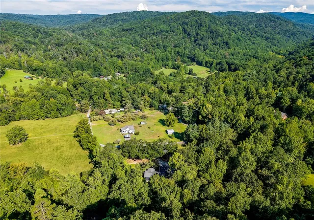 Photo 40 of Single family home for sale at 107 Holcombe Holw Rd, Sunset, SC 29685 | MLS# 20305886 | Listing updated on 2026-09-05
