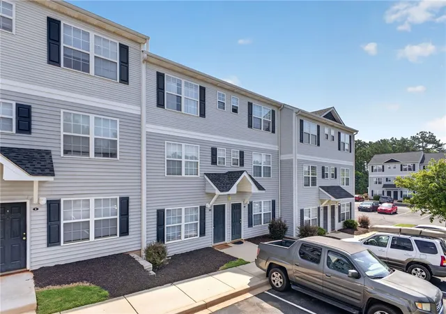 Photo 2 of Townhouse for sale at 215 E Campus Dr, Central, SC 29630 | MLS# 20305879 | Listing updated on 2026-10-19