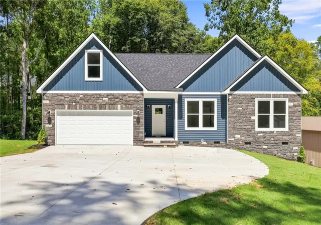 Single family home for sale at 216 W Halfway Branch Dr, Walhalla, SC 29691 | MLS# 20305902