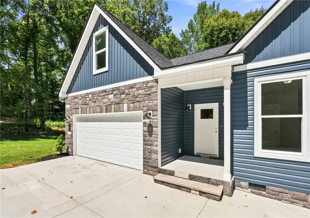 Photo 3 of Single family home for sale at 216 W Halfway Branch Dr, Walhalla, SC 29691 | MLS# 20305902 | Listing updated on 2026-09-08