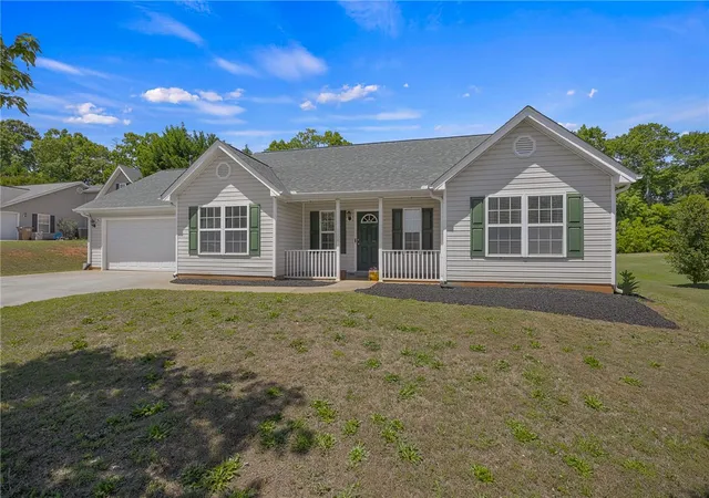 Photo 3 of Single family home for sale at 122 Bean Ml Way, Anderson, SC 29625 | MLS# 20305776 | Listing updated on 2026-10-07