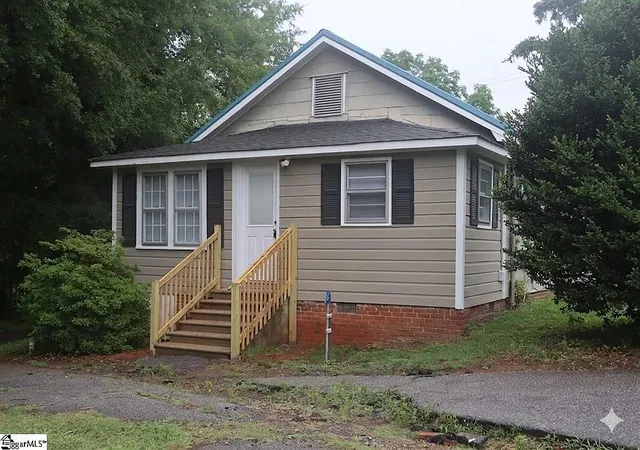 Single family home for sale at 190 S Cash Ave, Chesnee, SC 29323 | MLS# 20305808