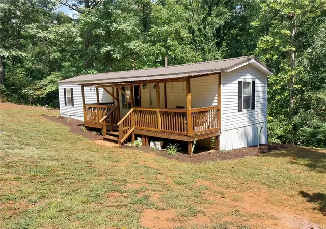 Photo 2 of Manufactured home for sale at 205 Lynden Loop, Westminster, SC 29693 | MLS# 20305897 | Listing updated on 2026-09-14