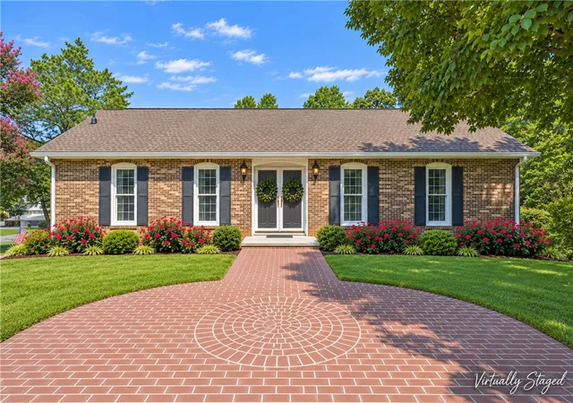 Photo 2 of Single family home for sale at 106 Whippoorwill Dr, Seneca, SC 29672 | MLS# 20305911 | Listing updated on 2026-09-13