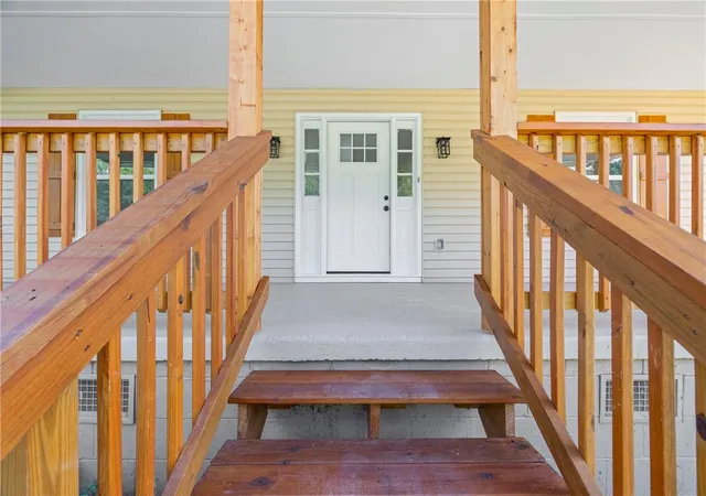 Photo 3 of Single family home for sale at 323 Lake Forest Cir, Anderson, SC 29625 | MLS# 20305923 | Listing updated on 2026-09-07