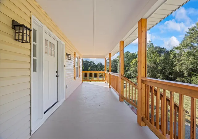Photo 4 of Single family home for sale at 323 Lake Forest Cir, Anderson, SC 29625 | MLS# 20305923 | Listing updated on 2026-09-07