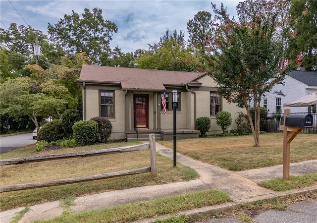 Photo 1 of Single family home for sale at 820 Gadsden Sq, Anderson, SC 29624 | MLS# 20305714 | Listing updated on 2026-09-16
