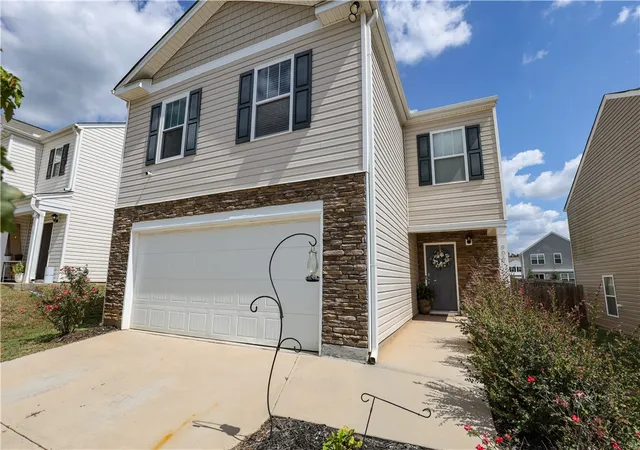 Photo 2 of Single family home for sale at 906 Ashwood Way, Easley, SC 29640 | MLS# 20305908 | Listing updated on 2026-09-08