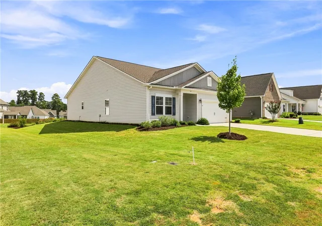Photo 2 of Single family home for sale at 161 Spyglass Ln, Pendleton, SC 29670 | MLS# 20305892 | Listing updated on 2026-09-08